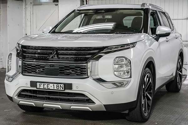 2024 Mitsubishi Outlander LS ZM