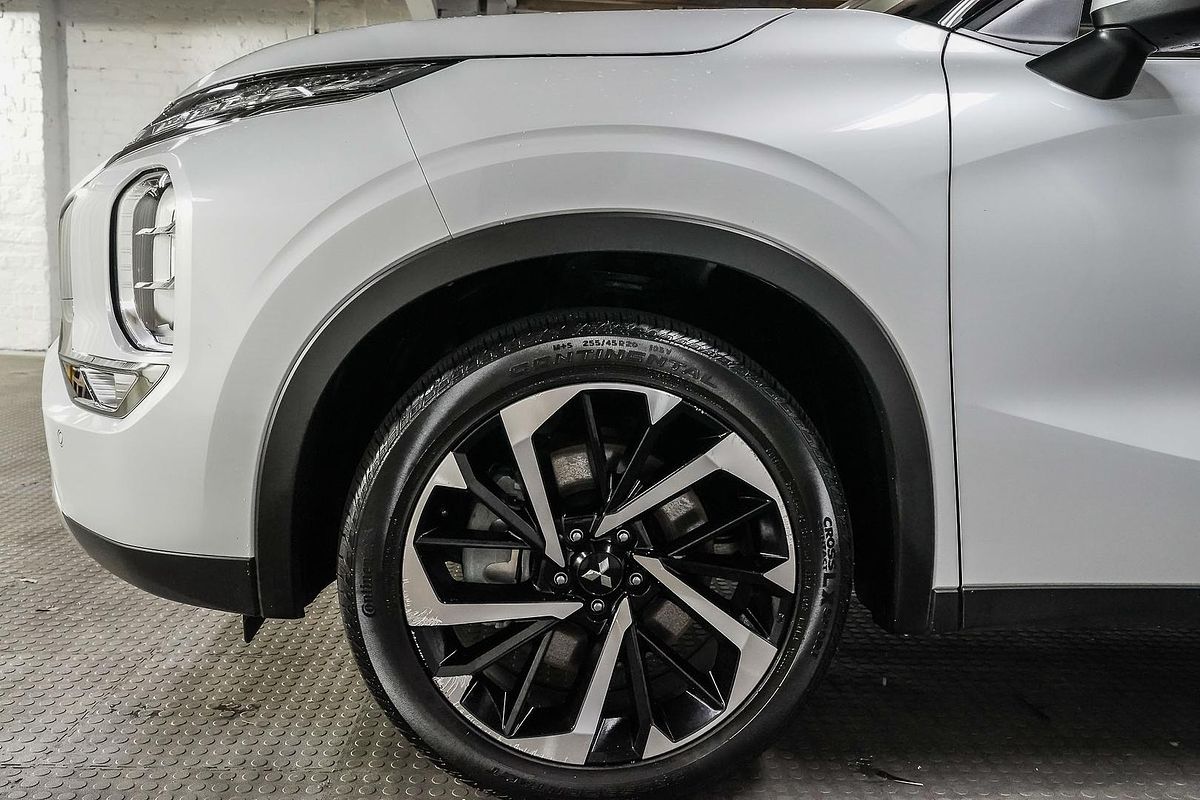 2024 Mitsubishi Outlander LS ZM