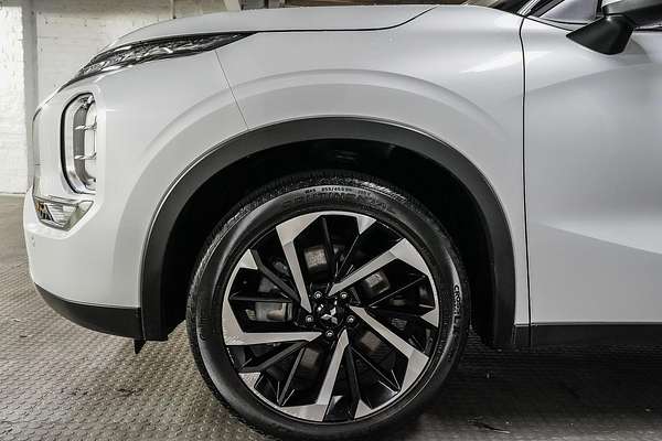 2024 Mitsubishi Outlander LS ZM