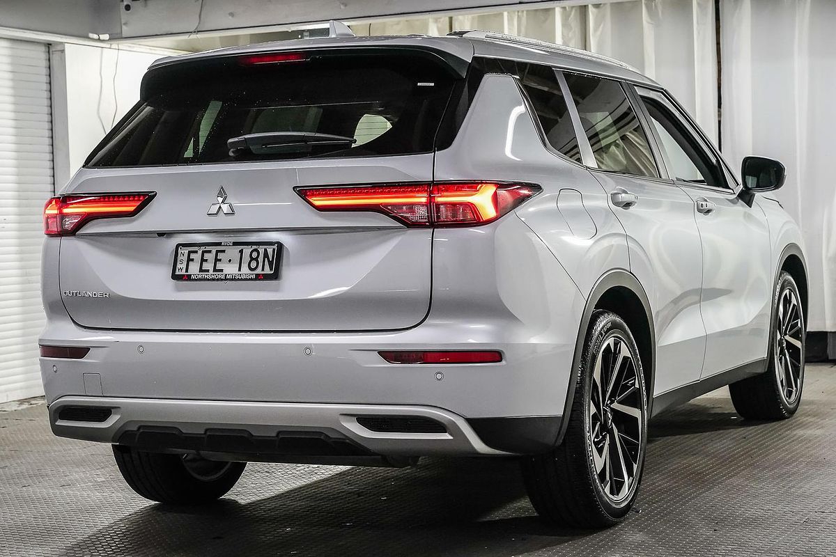 2024 Mitsubishi Outlander LS ZM