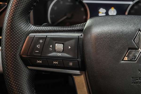 2024 Mitsubishi Outlander LS ZM
