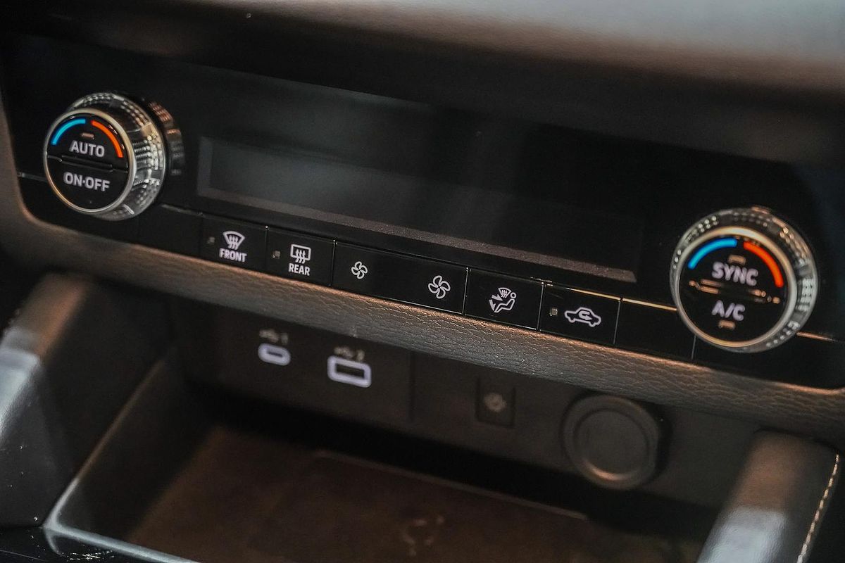2024 Mitsubishi Outlander LS ZM