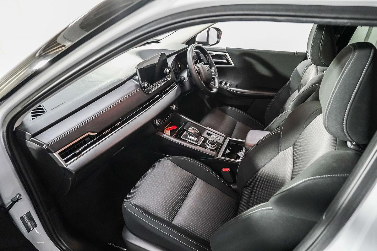 2024 Mitsubishi Outlander LS ZM