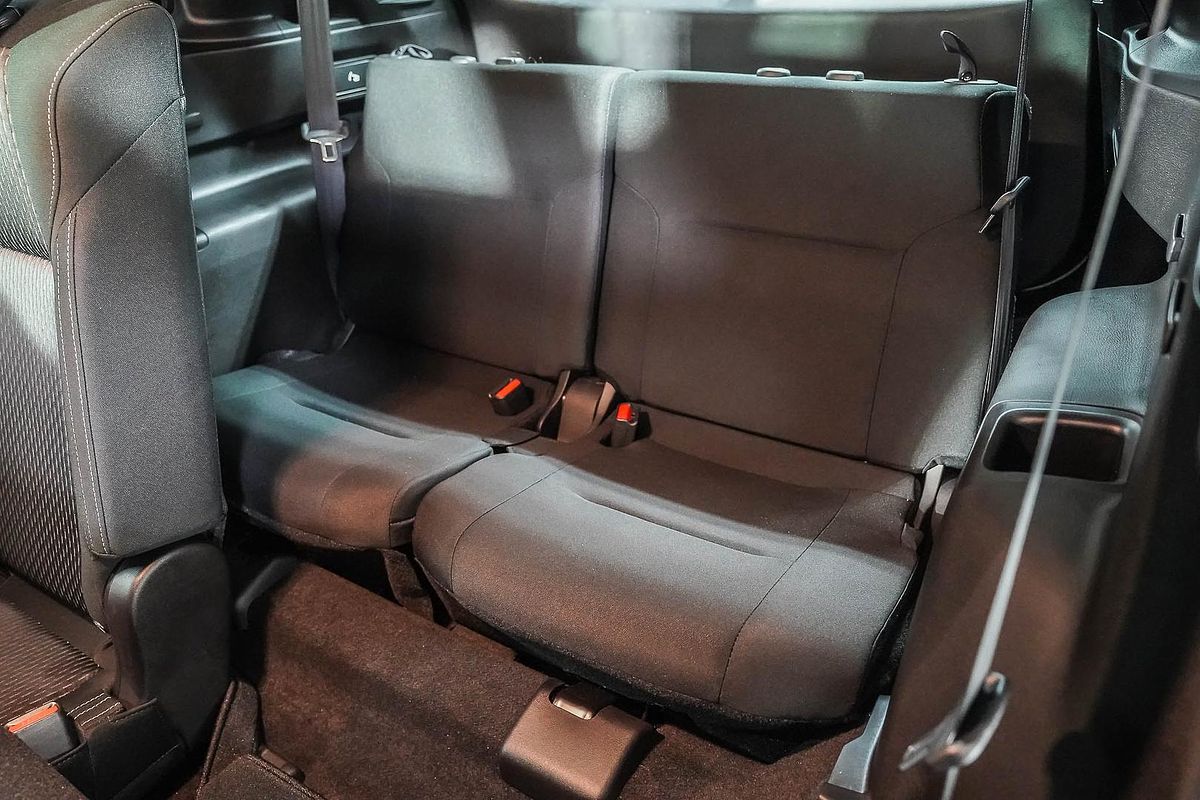 2024 Mitsubishi Outlander LS ZM