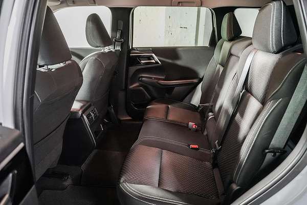2024 Mitsubishi Outlander LS ZM