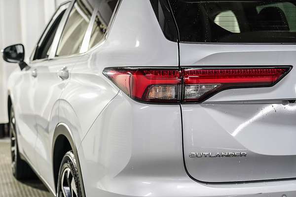 2024 Mitsubishi Outlander LS ZM