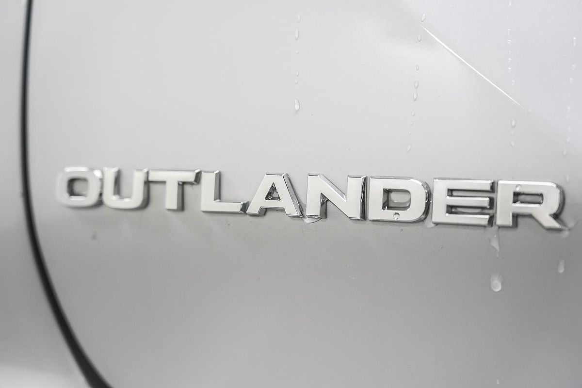 2024 Mitsubishi Outlander LS ZM