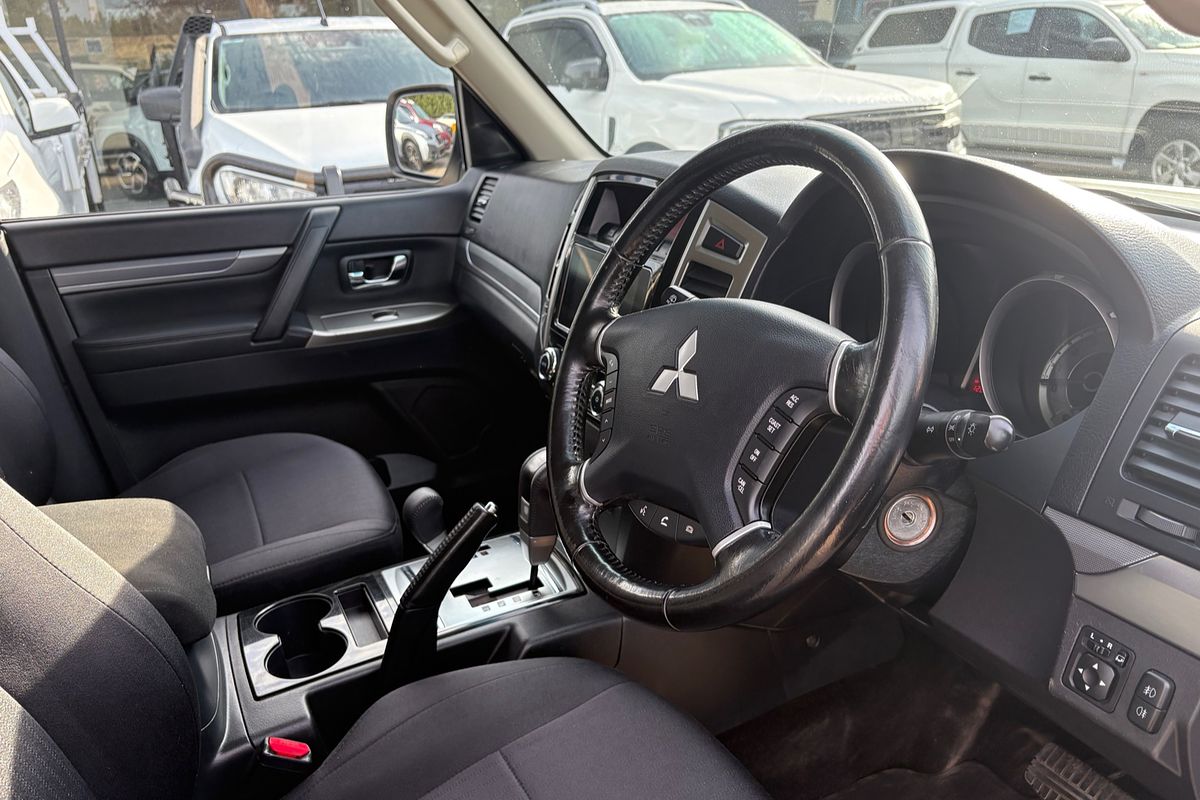2017 Mitsubishi Pajero GLX NX