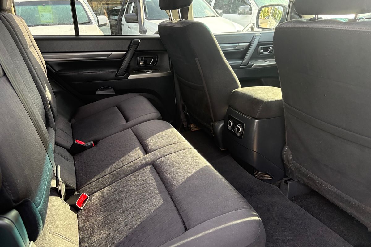2017 Mitsubishi Pajero GLX NX