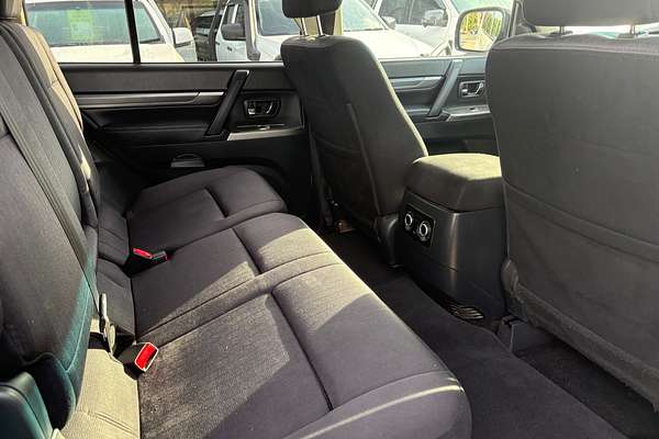 2017 Mitsubishi Pajero GLX NX