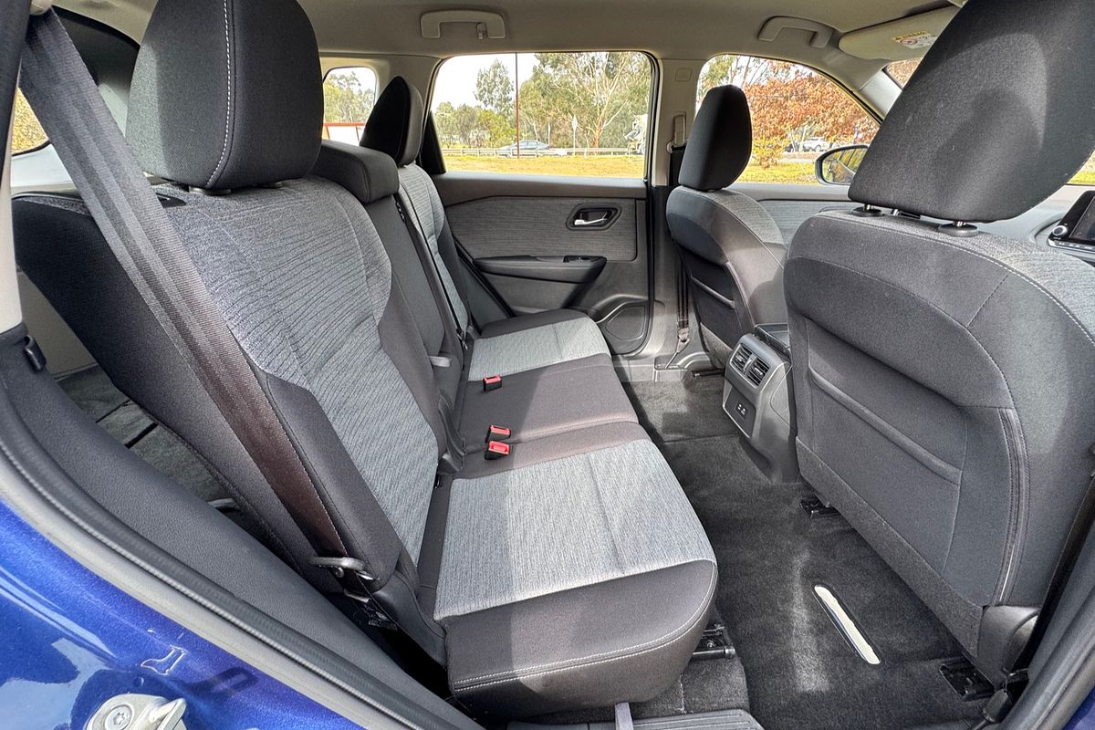 2023 Nissan X-TRAIL ST T33