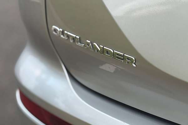 2024 Mitsubishi Outlander ES ZM