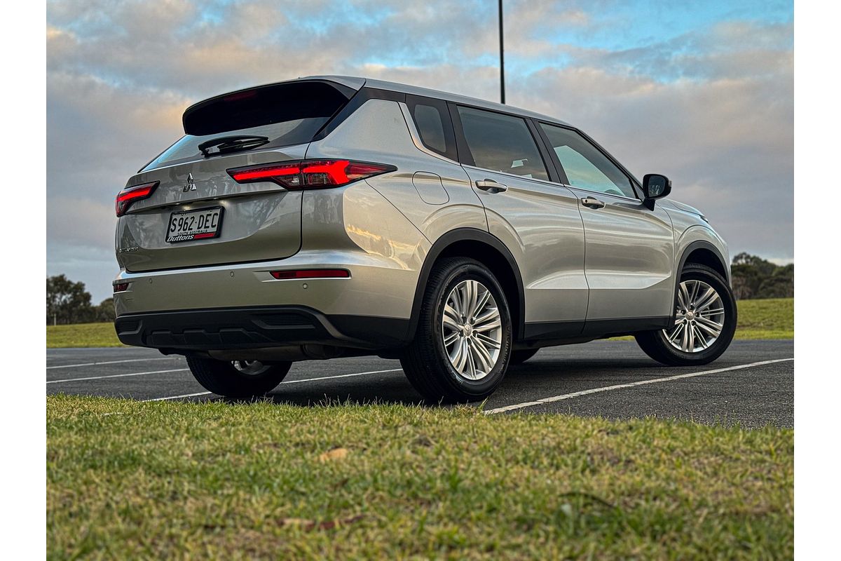 2024 Mitsubishi Outlander ES ZM