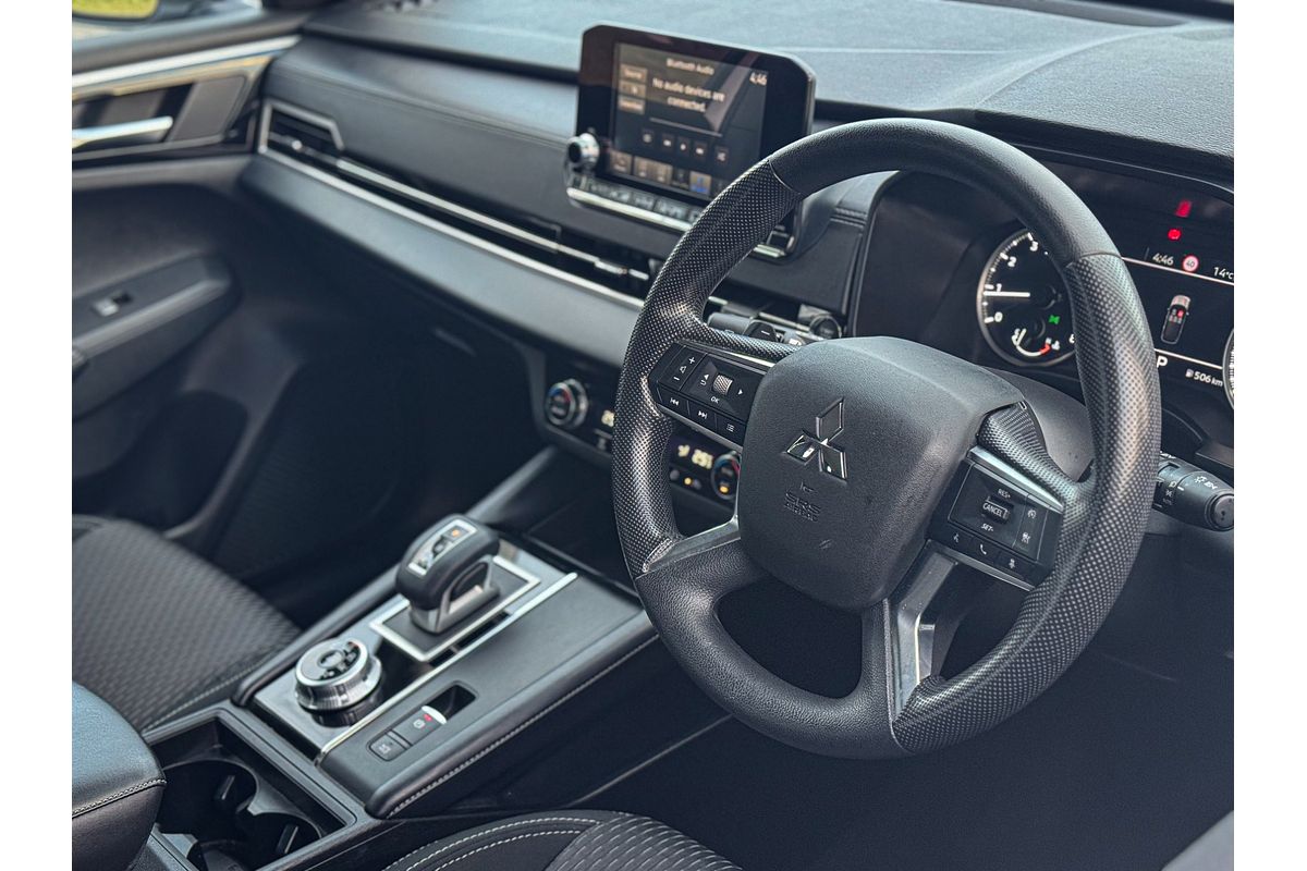 2024 Mitsubishi Outlander ES ZM