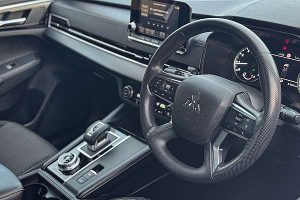2024 Mitsubishi Outlander ES ZM