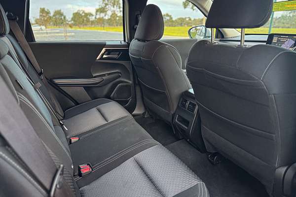 2024 Mitsubishi Outlander ES ZM