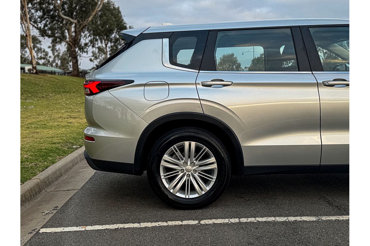 2024 Mitsubishi Outlander ES ZM