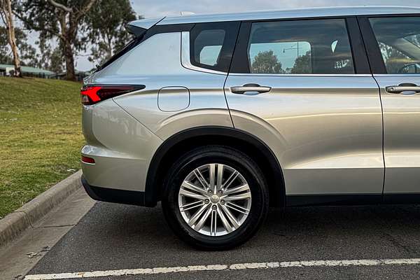 2024 Mitsubishi Outlander ES ZM