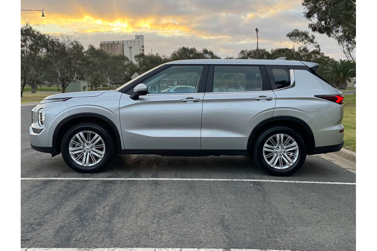 2024 Mitsubishi Outlander ES ZM