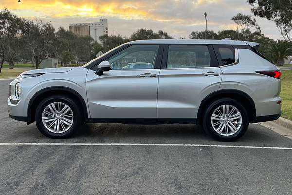 2024 Mitsubishi Outlander ES ZM