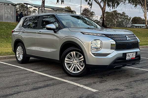 2024 Mitsubishi Outlander ES ZM