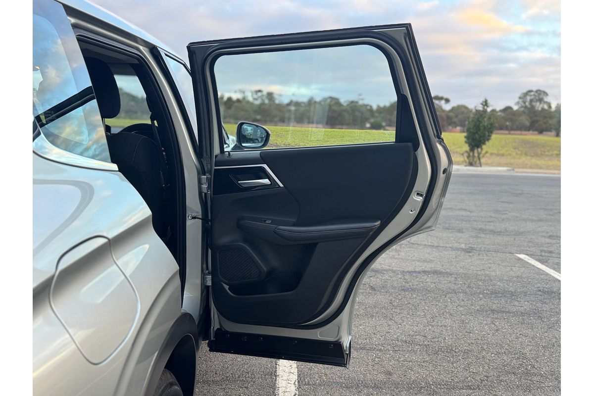 2024 Mitsubishi Outlander ES ZM