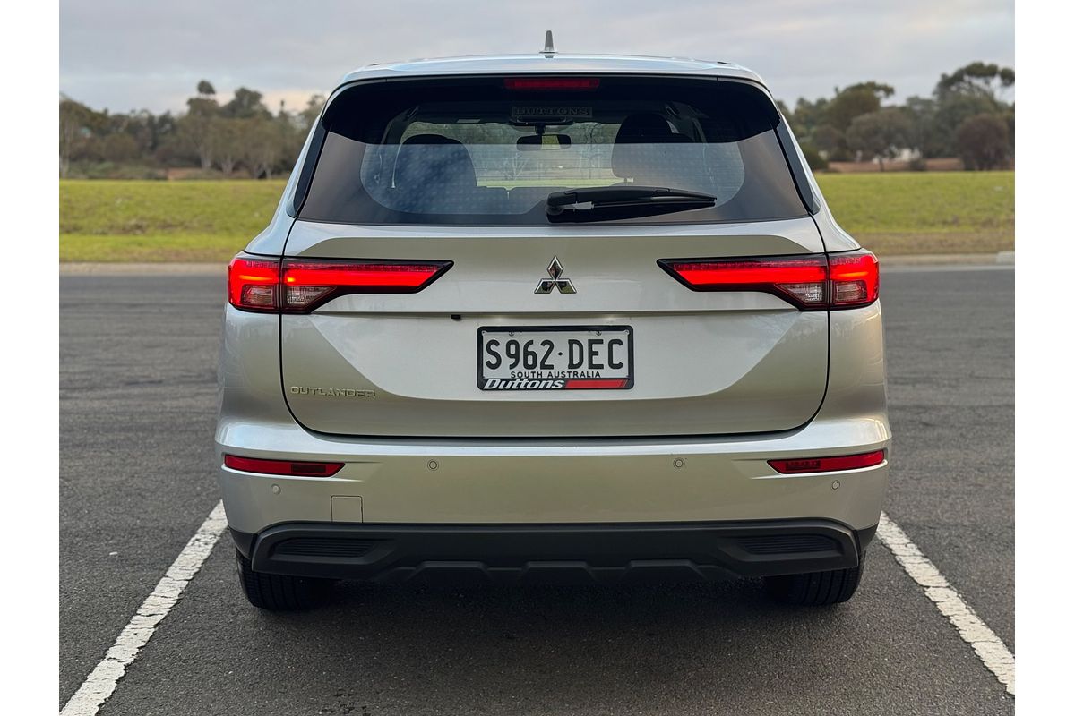 2024 Mitsubishi Outlander ES ZM