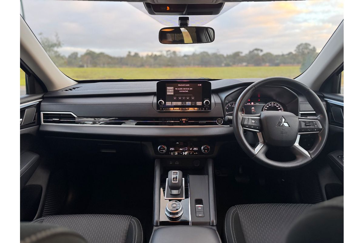 2024 Mitsubishi Outlander ES ZM