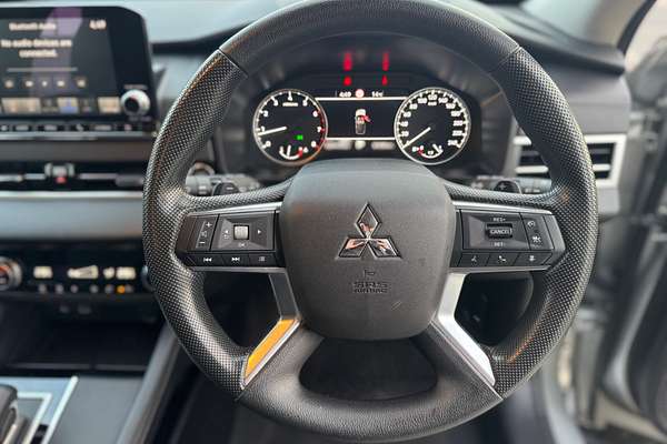2024 Mitsubishi Outlander ES ZM
