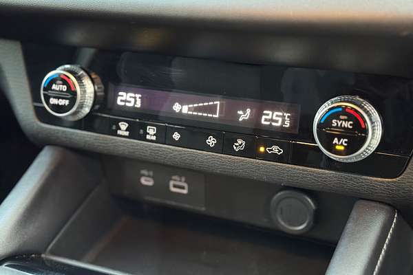 2024 Mitsubishi Outlander ES ZM