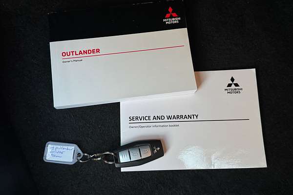2024 Mitsubishi Outlander ES ZM