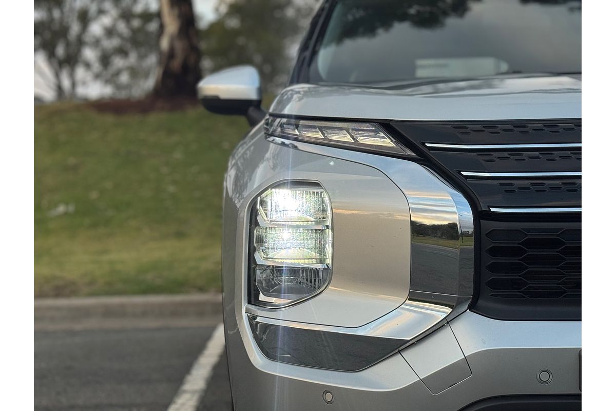2024 Mitsubishi Outlander ES ZM