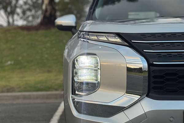 2024 Mitsubishi Outlander ES ZM