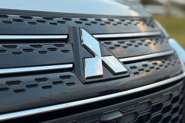 2024 Mitsubishi Outlander ES ZM