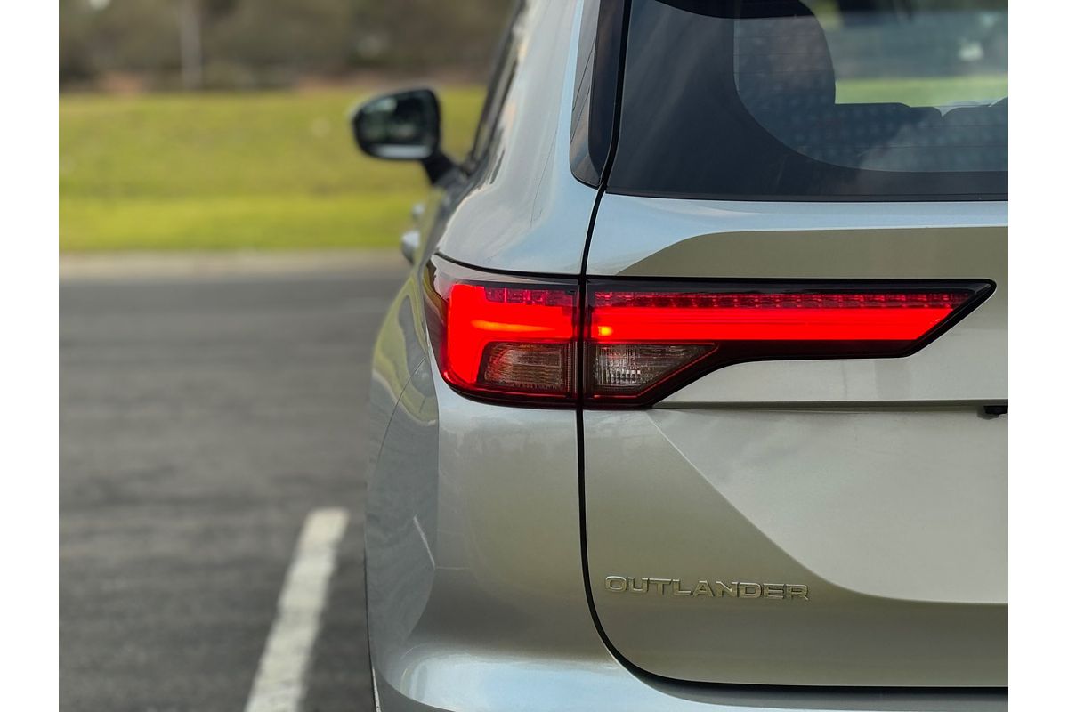 2024 Mitsubishi Outlander ES ZM