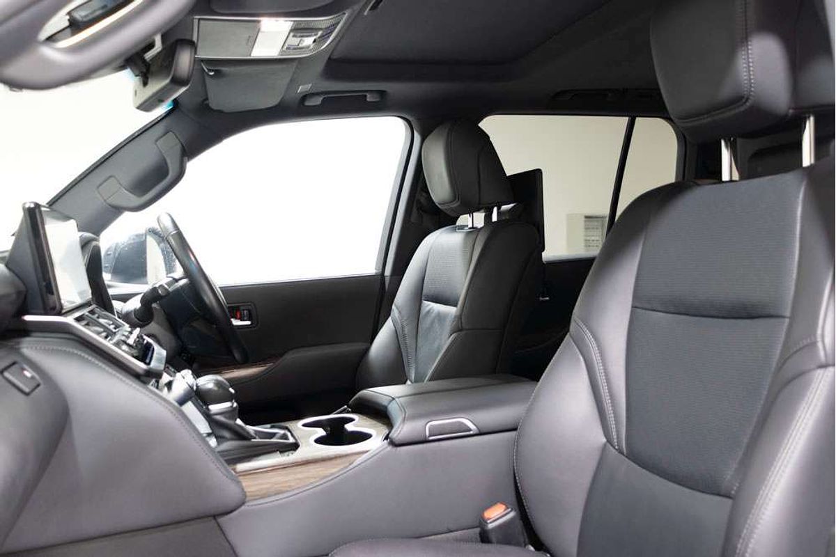 2023 Toyota Landcruiser Sahara FJA300R