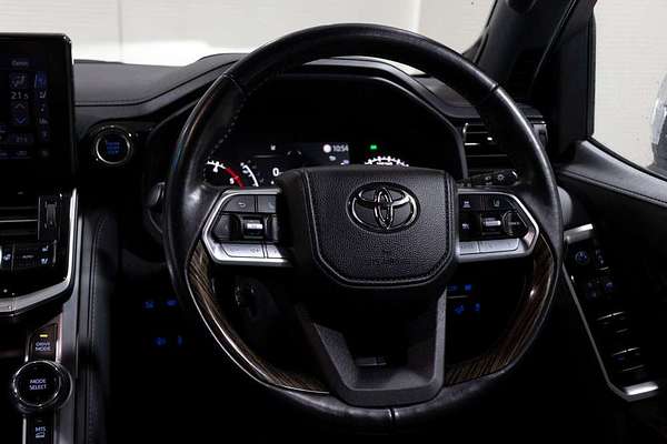 2023 Toyota Landcruiser Sahara FJA300R