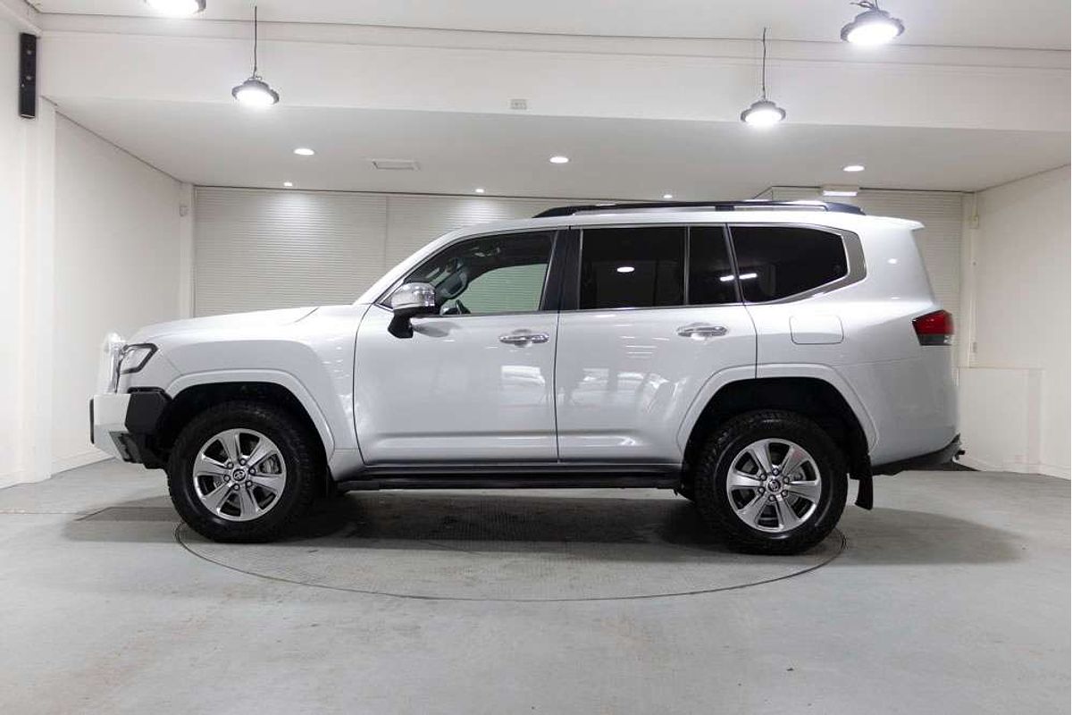 2023 Toyota Landcruiser Sahara FJA300R