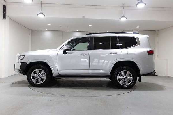 2023 Toyota Landcruiser Sahara FJA300R