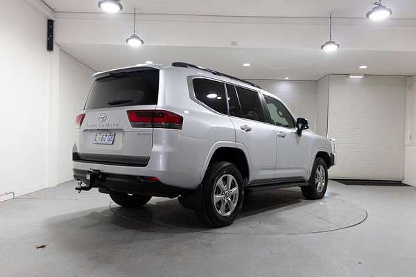 2023 Toyota Landcruiser Sahara FJA300R