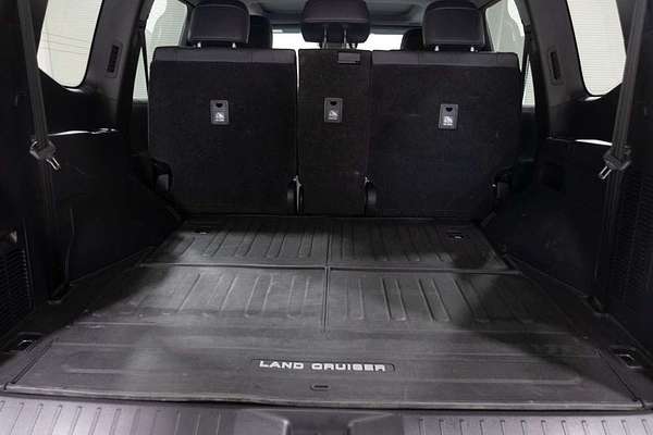 2023 Toyota Landcruiser Sahara FJA300R