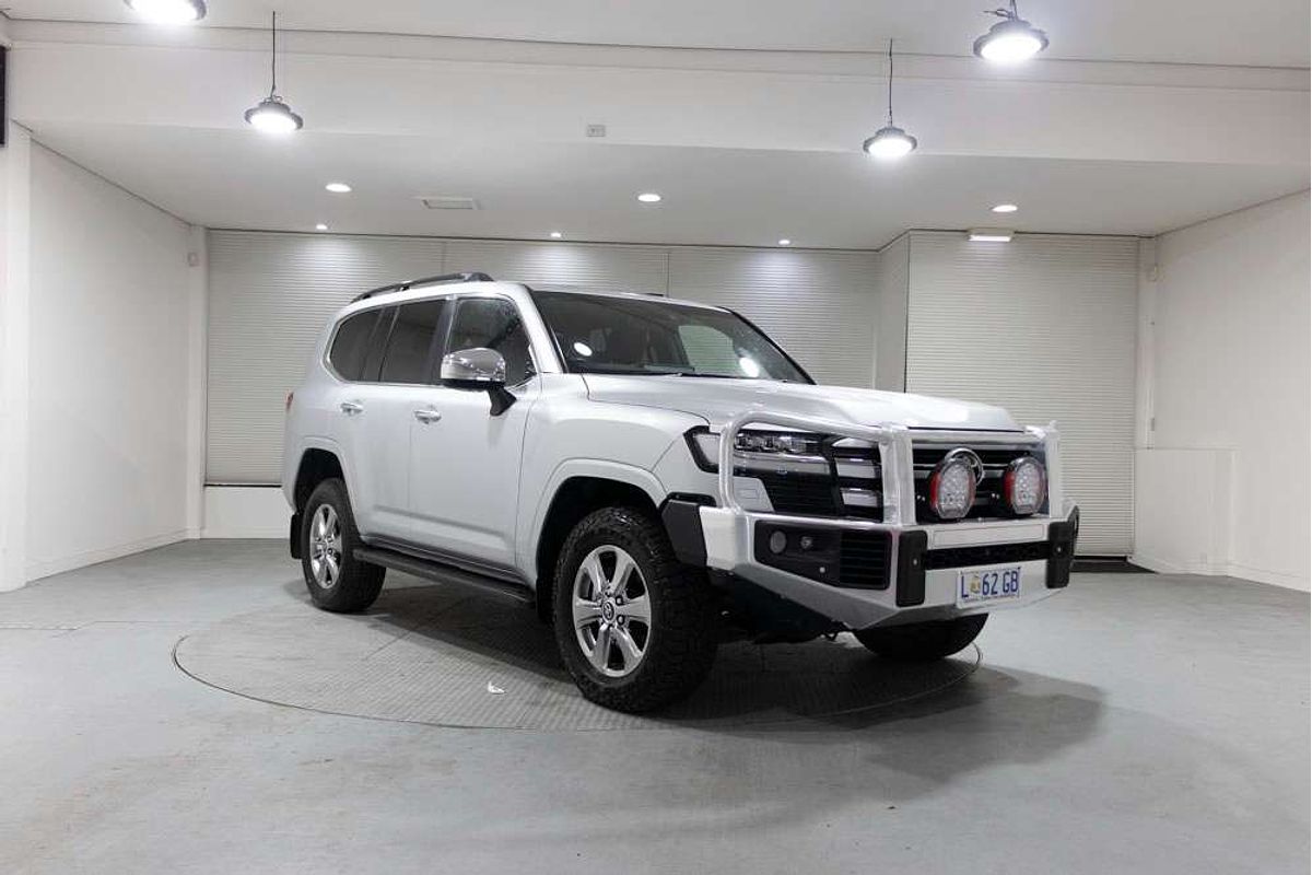 2023 Toyota Landcruiser Sahara FJA300R