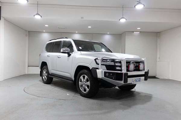 2023 Toyota Landcruiser Sahara FJA300R