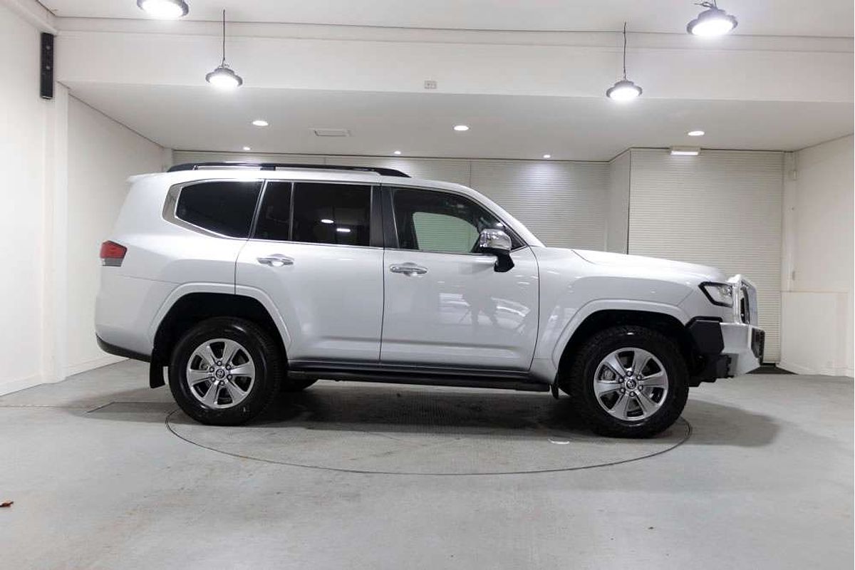 2023 Toyota Landcruiser Sahara FJA300R