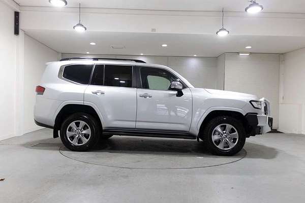 2023 Toyota Landcruiser Sahara FJA300R