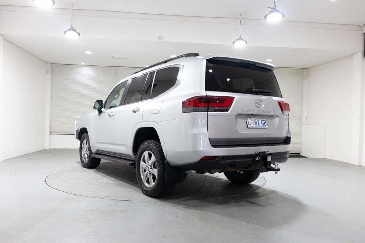 2023 Toyota Landcruiser Sahara FJA300R