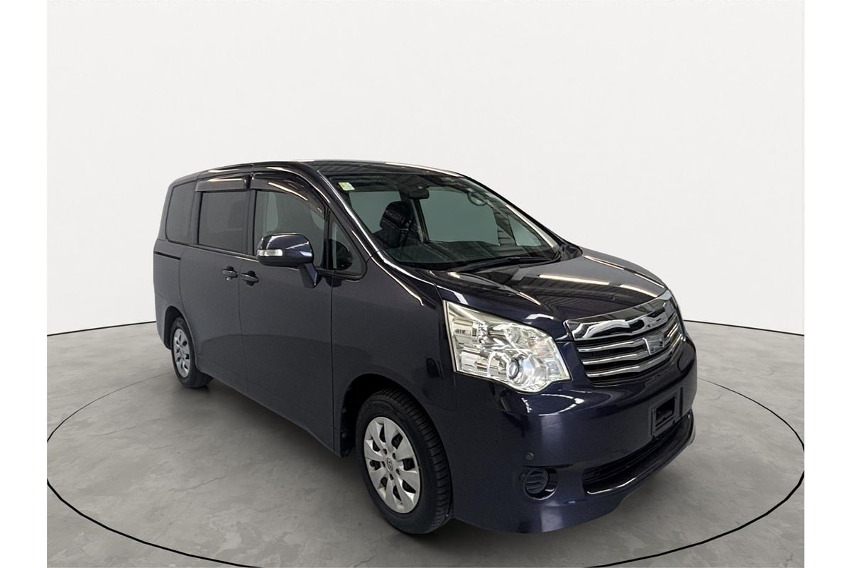 2011 Toyota Noah X L SELECTION ZZR70G