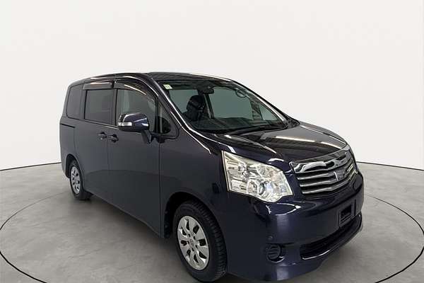2011 Toyota Noah X L SELECTION ZZR70G
