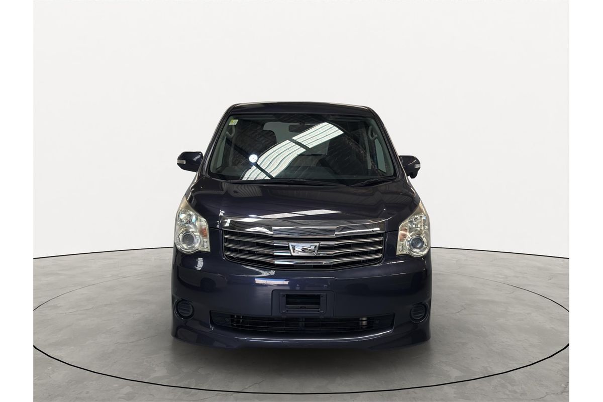 2011 Toyota Noah X L SELECTION ZZR70G