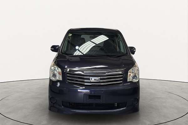 2011 Toyota Noah X L SELECTION ZZR70G